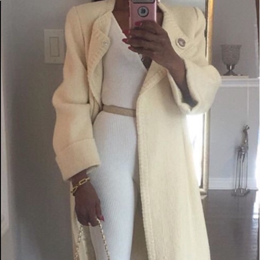 Ladies 100% Laine coat.